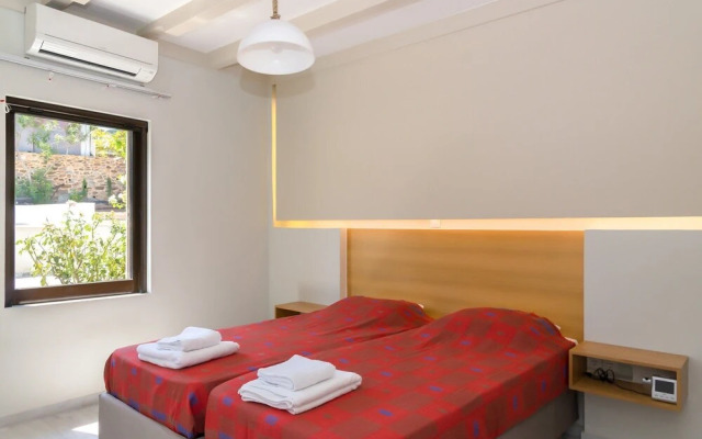 Stylish Villa, Private Pool, Large Garden, sea View, En-suite Bathrooms