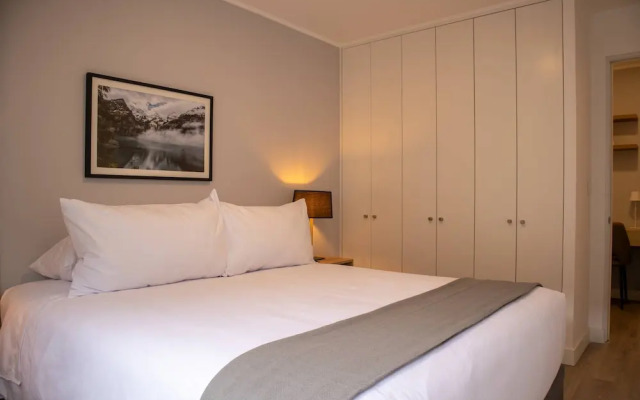w Sunlit 1BR w Private Balcony in Miraflores