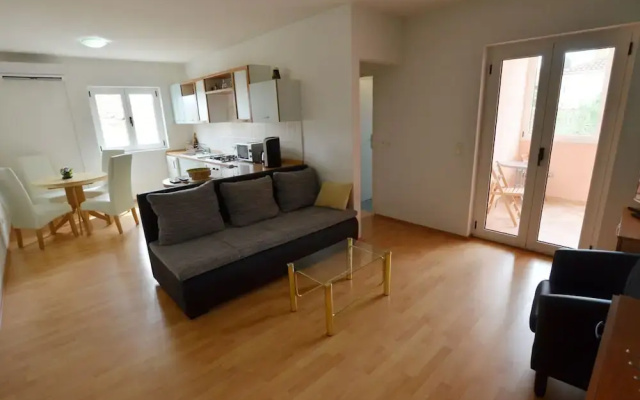 Spacious Apartment With Loggia