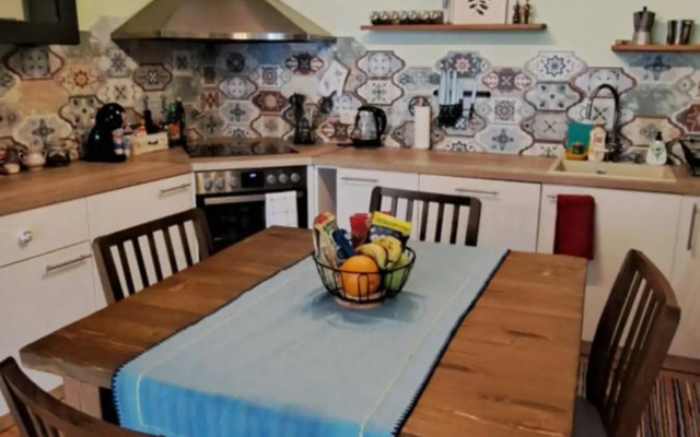 Top Central 2 Bedroom Apartment next to NDK