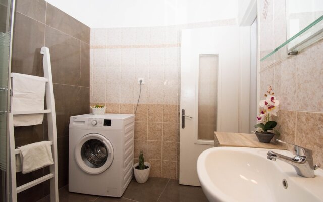 Athina Apartments