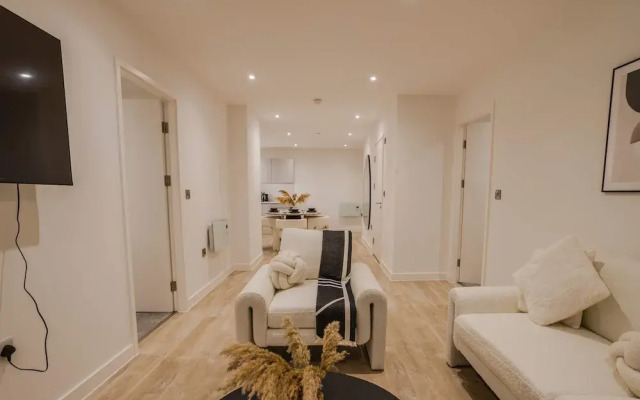 Bianco Suite 2BR With City Views