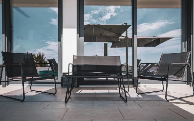 Villa Just be Happy by Trawelltopia