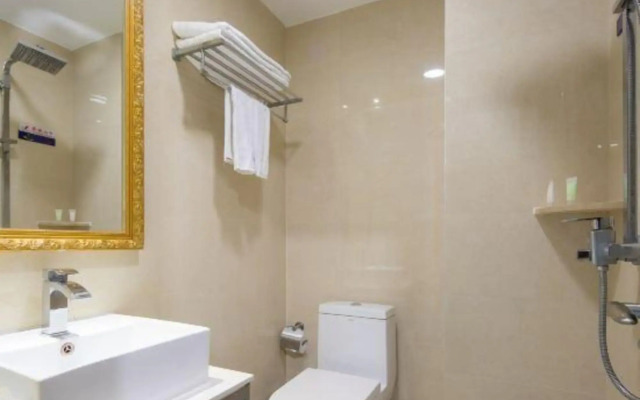 Yuanfeng Hotel (Shenzhen East Railway Station Buji Subway Station)