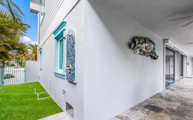 Snook Lookout - 211 Oak Ave