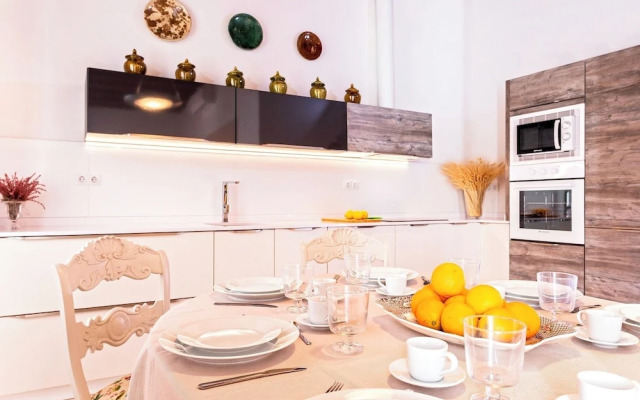 House With Terrace Near Cathedral. Mateos Gago VI