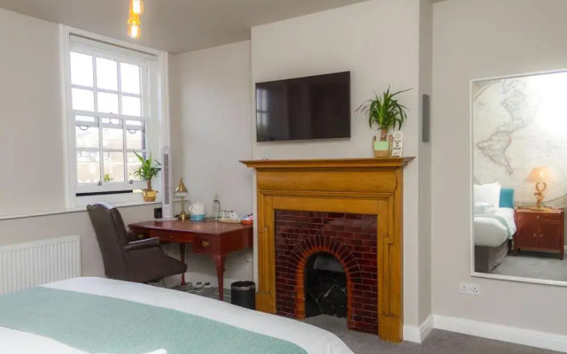The Captain Cook Hotel