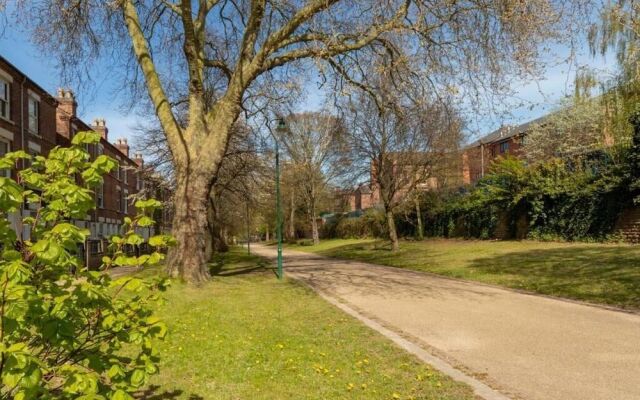 Limpenny Studio Apartment