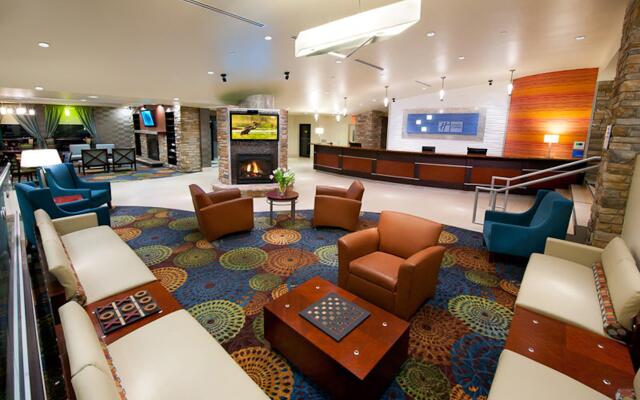 Holiday Inn Express & Suites Pittsburgh West - Greentree, an IHG Hotel