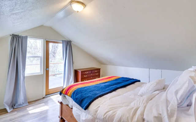 Pet-friendly Home w/ Yard & Mountain Views!