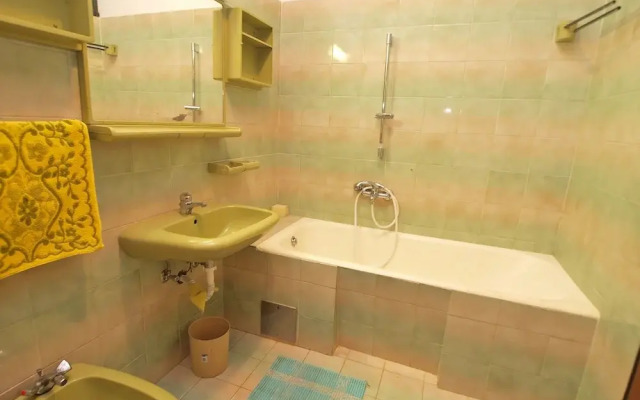 Apartment 439