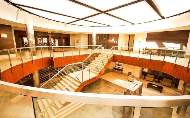 Sarkar Suites - 3880 Duke of York Blvd