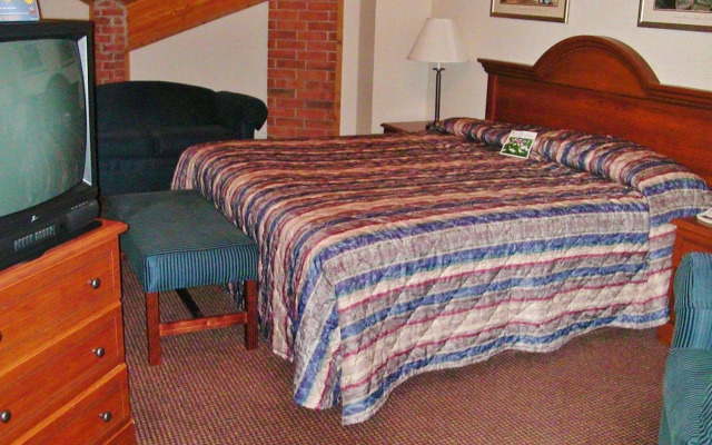Lomira Inn and Suites