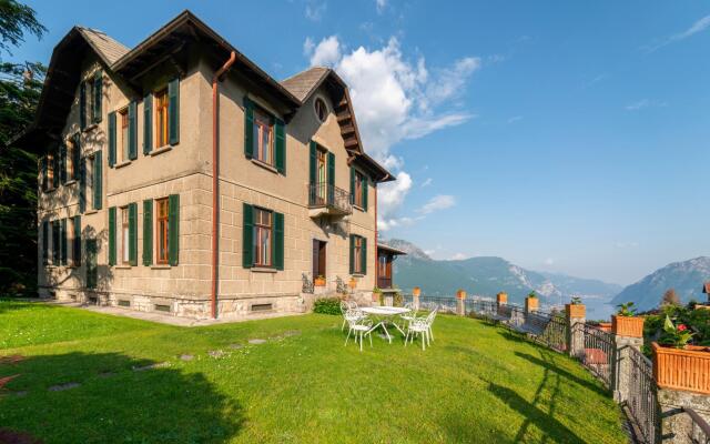 Family Villa with Stunning Lake View