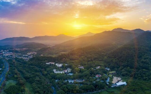 Yunfu Xinxing Longshan Hot Spring Hotel