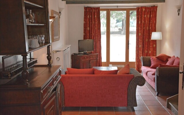 Holiday apartments at the courtyard of French château