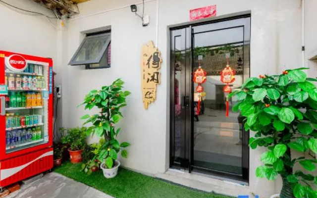 Leisure Homestay（Shizi Street Luoyi Ancient City Branch)
