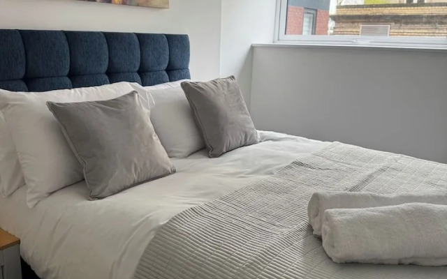 Bright & Cozy Hull Stay