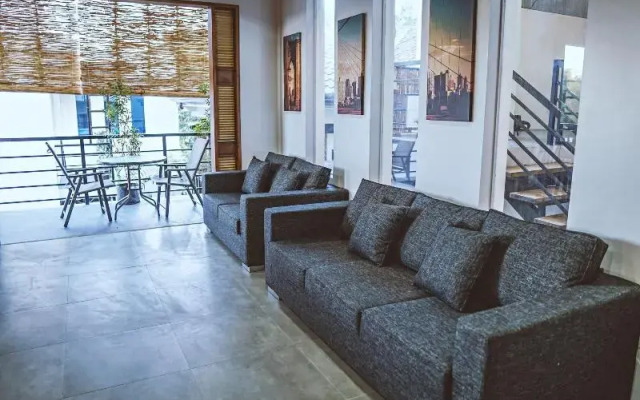 G Hotel