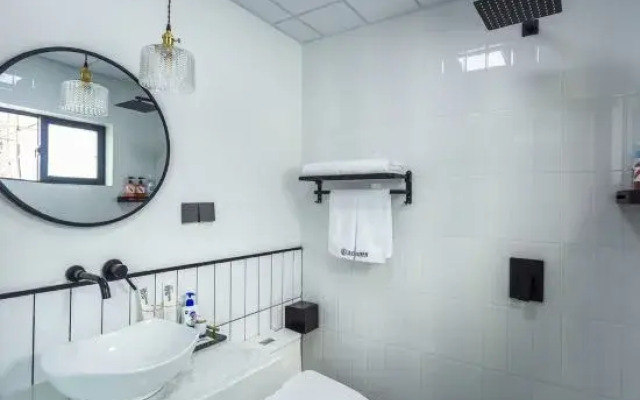 Mubai Light Luxury Hostel