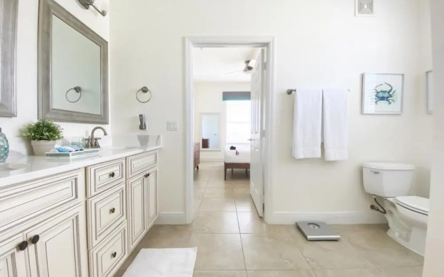 Penthouse Gem 3 Bedroom Condo by Redawning