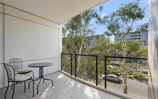 Stylish 1-bed Apartment With Balcony & Pool Access