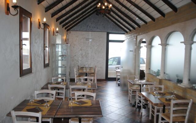 Luxar room