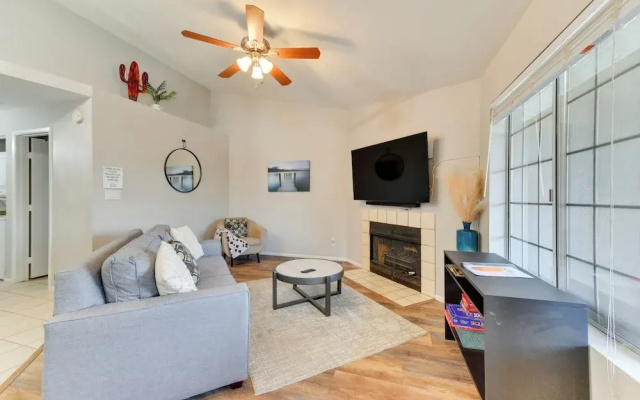 7 Mi to Dtwn Chandler: Pet-friendly Condo w/ Pool