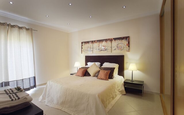 Outstanding Villa Very Well Located Near The Beach