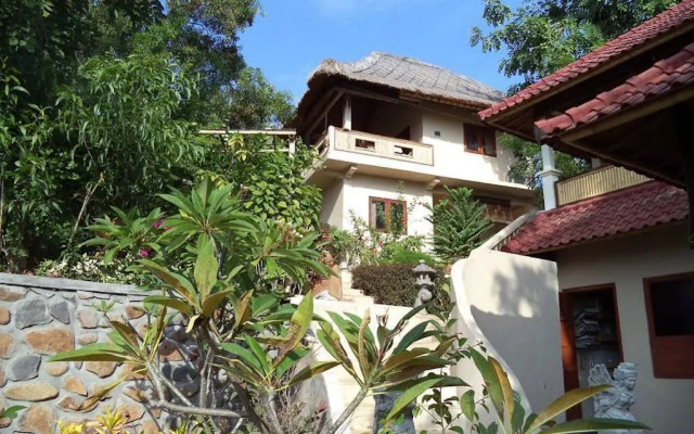 Om Shanti Cottages