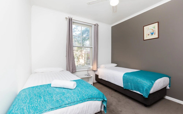 KAYLA, 2BDR Southbank Apartment