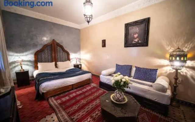 Riad Mur Akush