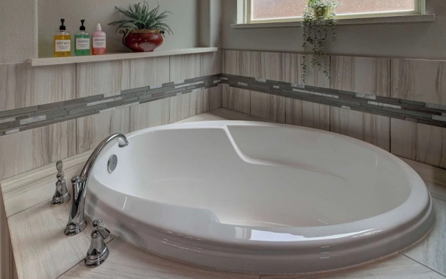 Lakeview Mansion A Chic Estate