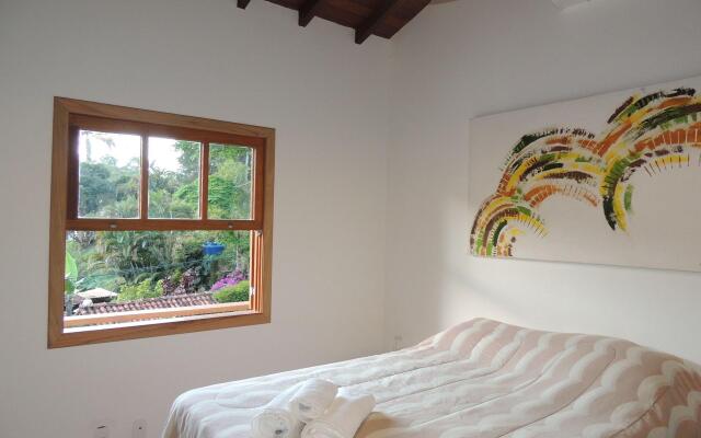 Casa com 7 suites em Correas - Petropolis