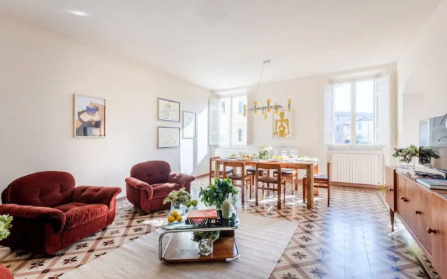 Casa Dante in Lucca With 3 Bedrooms and 2 Bathrooms