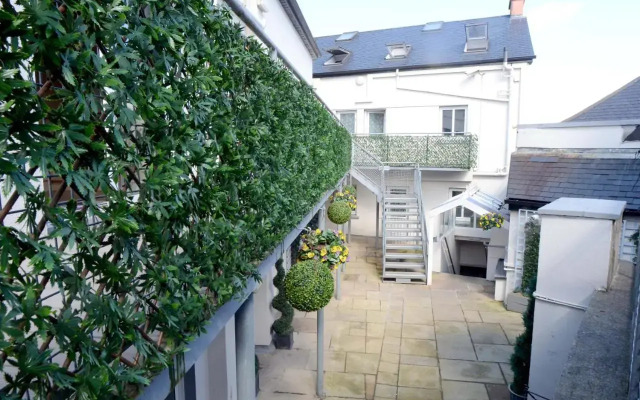 The Helm Apartments B&B