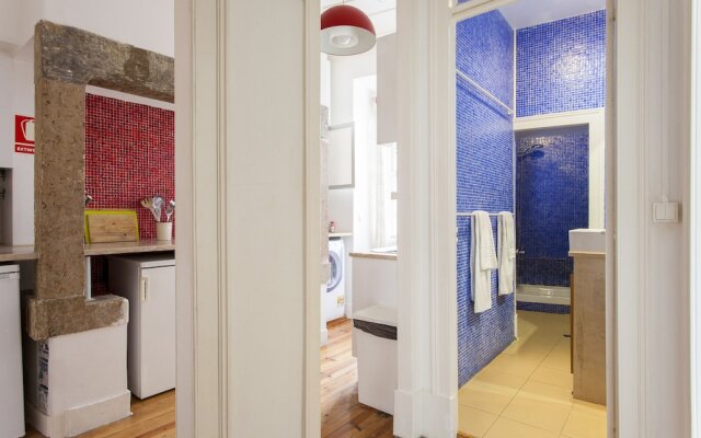 ALTIDO Classic 3BR home w/workspace in Chiado, 2mins from Baixa-Chiado subway