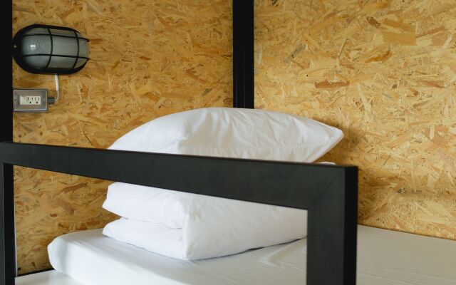 Oldmancaptain Hostel