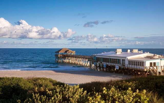 La Quinta Inn & Suites by Wyndham Cocoa Beach Oceanfront