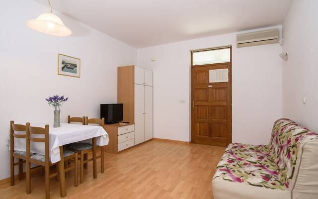 A2-apt w. Shared Pool & Balcony,next to the Beach