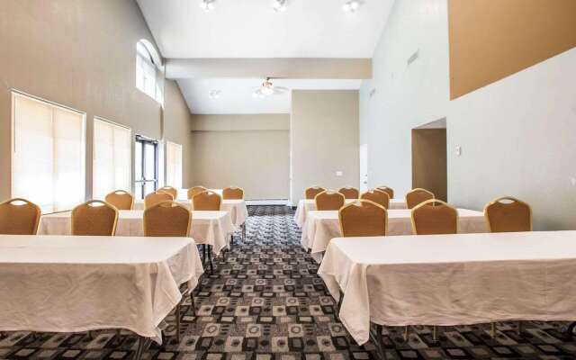 Rodeway Inn & Suites Milwaukee Airport