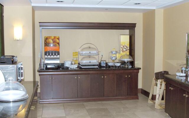 Hampton Inn & Suites Dayton-Airport