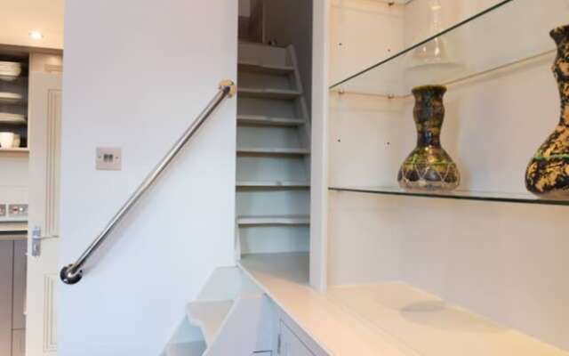 Luxury Private Studio Spacious Stylish Mezzanine