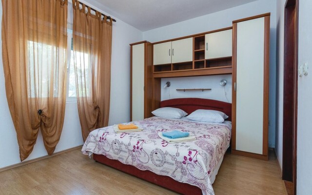 Nice Apartment in Vir With 3 Bedrooms