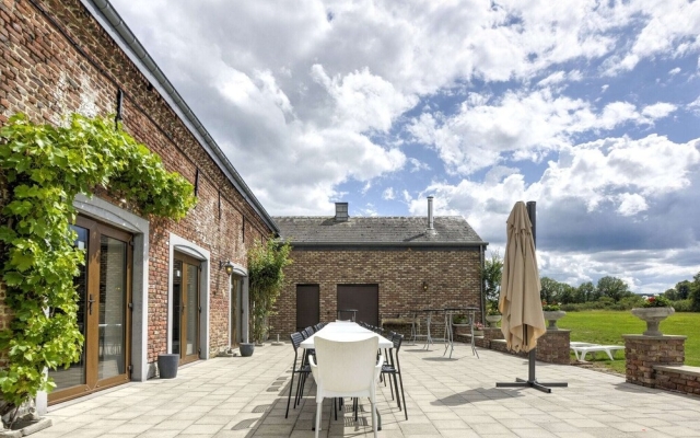 Expansive Holiday Home in Houyet With Garden