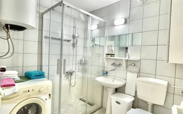Two Bedroom Apt near Slovenska Beach