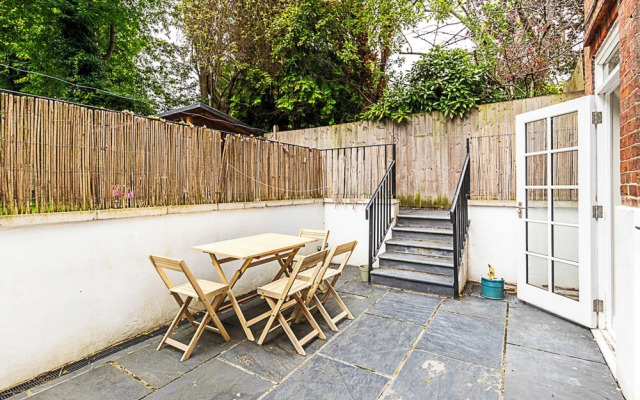 Charming and Modernised Edwardian Flat