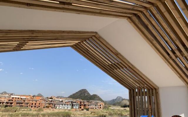Xianyun Lakeside Hostel