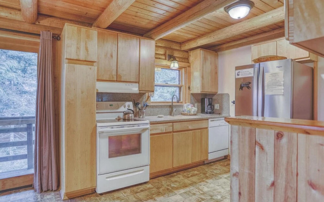 Cedarwood Lodge
