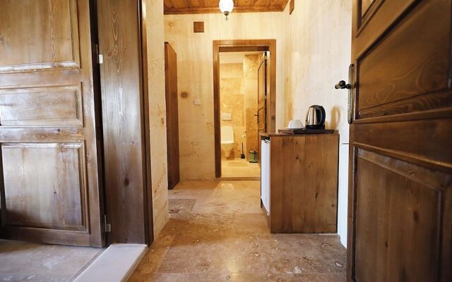 Rocca Stone House